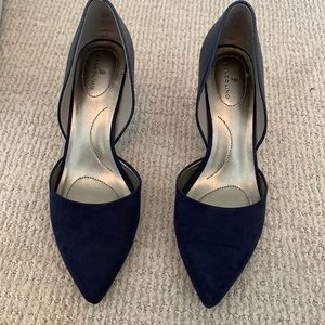 Bandolino Navy Heels